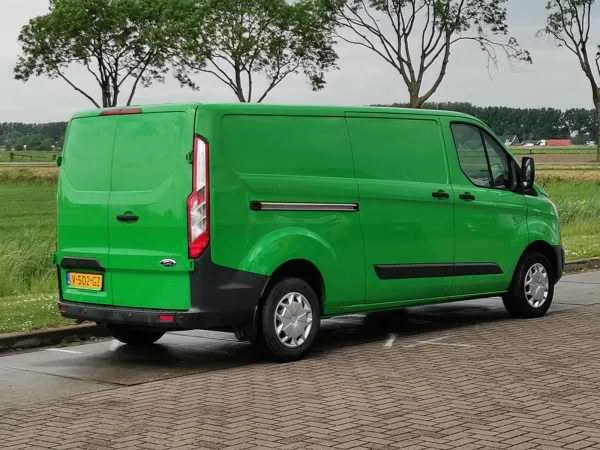 Ford Transit Custom 2.0 TD L2H1 TREND Image 3