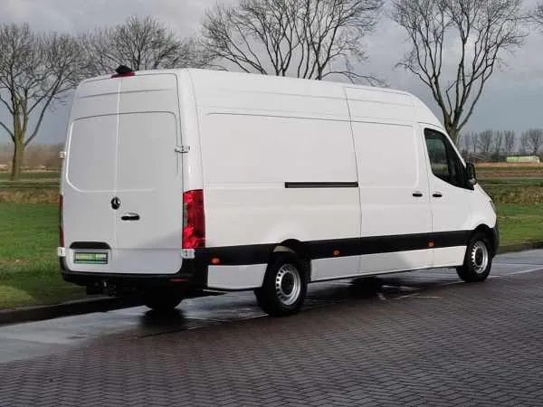 Mercedes-Benz Sprinter 319 CDI Image 3